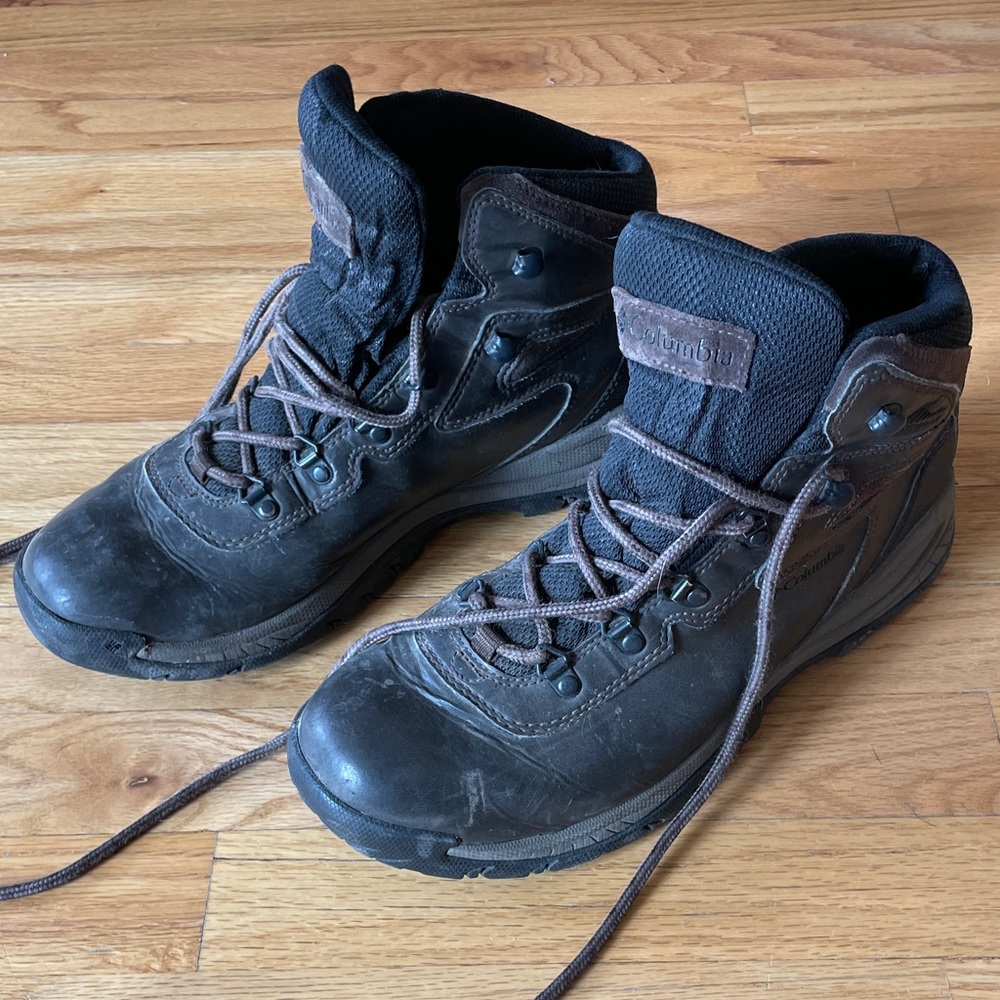 Columbia Men's Dark Brown Hiking Boots size 10.5